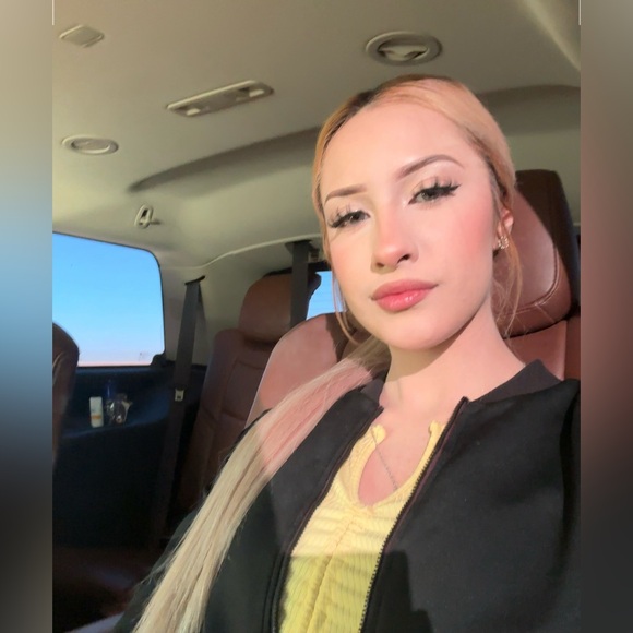 Meet your Posher, Estrella✨🍓 - Picture 4 of 13